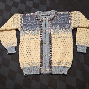 WUNDERBAR!  Traditional German Wool Sweater
